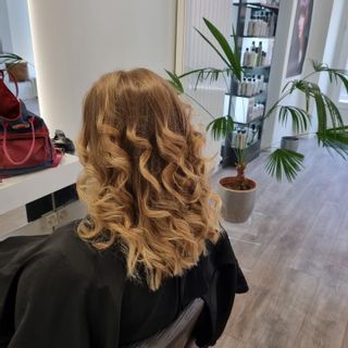 Vogue L.A. Coiffure Schönheitsinstitut Blonay Wohnzimmer Blonay Vogue L.A. Coiffure