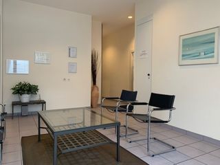 Ostéopathe Eaux-Vives Urgences Pierre THIRY dipl.cds Schönheitsinstitut Eaux-Vives Genève, Rive, Terrassière Wohnzimmer Eaux-Vives Genève, Rive, Terrassière Ostéopathe Eaux-Vives Urgences Pierre THIRY dipl.cds