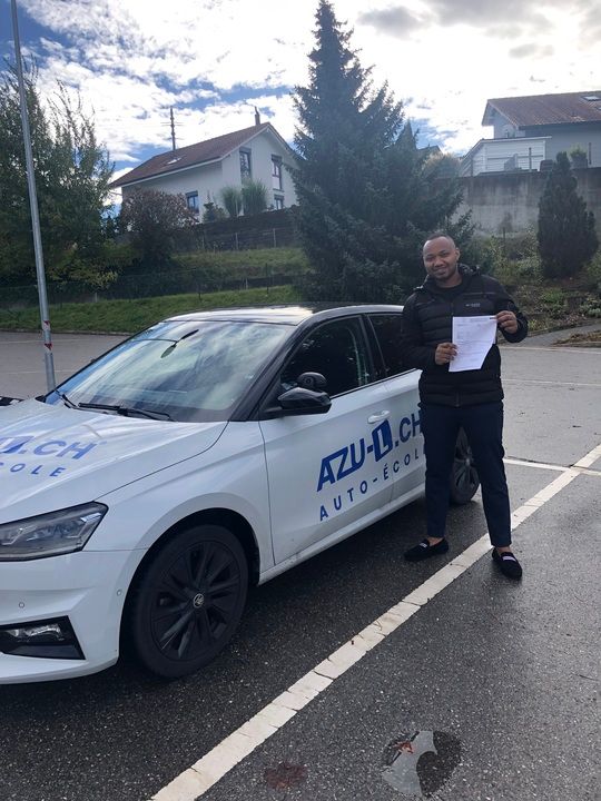 Mon permis de conduire r%c3%a9ussi  moniteur auto %c3%a9cole fribourg  voiture d'auto %c3%a9cole  %c3%a9cole de conduite  auto %c3%a9cole   fribourg   agenda.azu l.ch