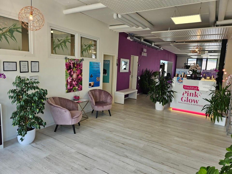 Wohnzimmer Etagnières Institut Pink Glow - Studio Fit & Nutri