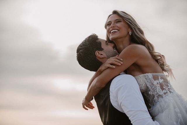 Stina-Jon-Riga | Swiss Wedding Fashion / Lyss Solutions de prise de rdv par internet Lyss Stina-Jon-Riga | Swiss Wedding Fashion / Lyss Solutions de prise de rdv par internet Lyss