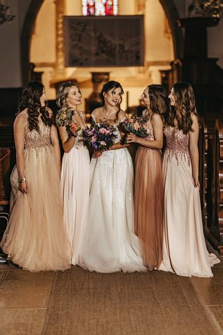 Stina-Jon-Riga | Swiss Wedding Fashion / Lyss agenda.ch Lyss agenda.ch Lyss Stina-Jon-Riga | Swiss Wedding Fashion / Lyss
