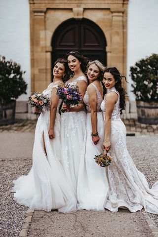 Stina-Jon-Riga | Swiss Wedding Fashion / Lyss agenda.ch Lyss agenda.ch Lyss Stina-Jon-Riga | Swiss Wedding Fashion / Lyss