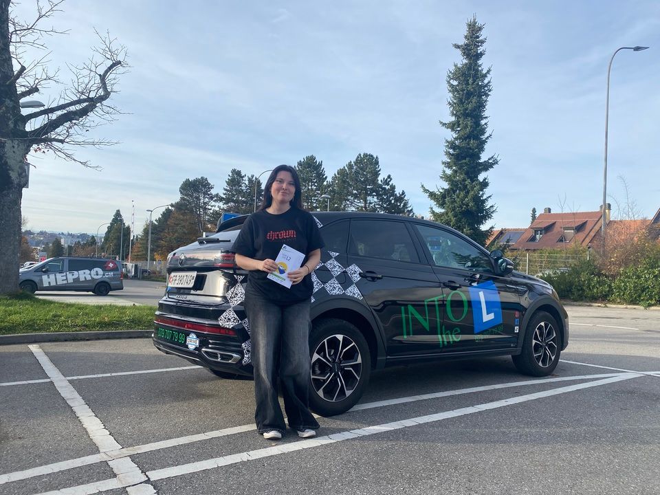 Wohnzimmer Fribourg Into the L Sàrl