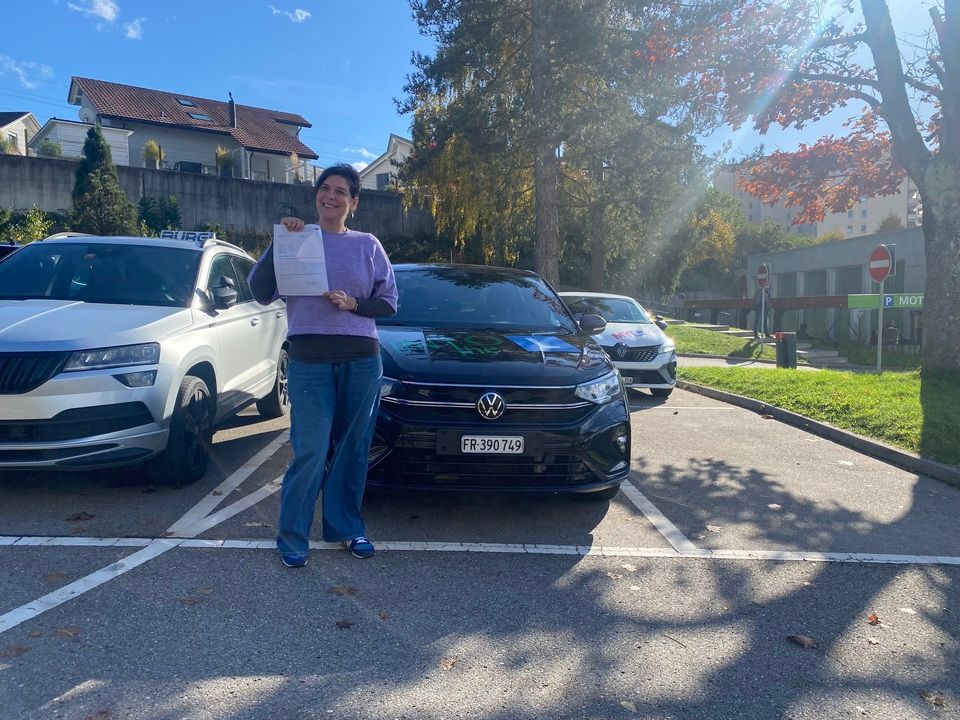 Wohnzimmer Fribourg Into the L Sàrl