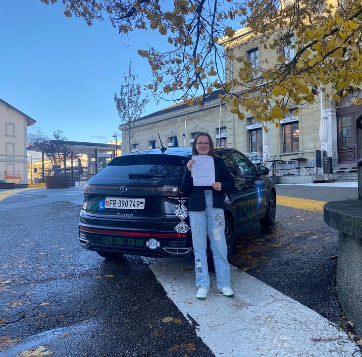 Wohnzimmer Fribourg Into the L Sàrl