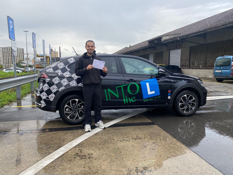 Wohnzimmer Fribourg Into the L Sàrl