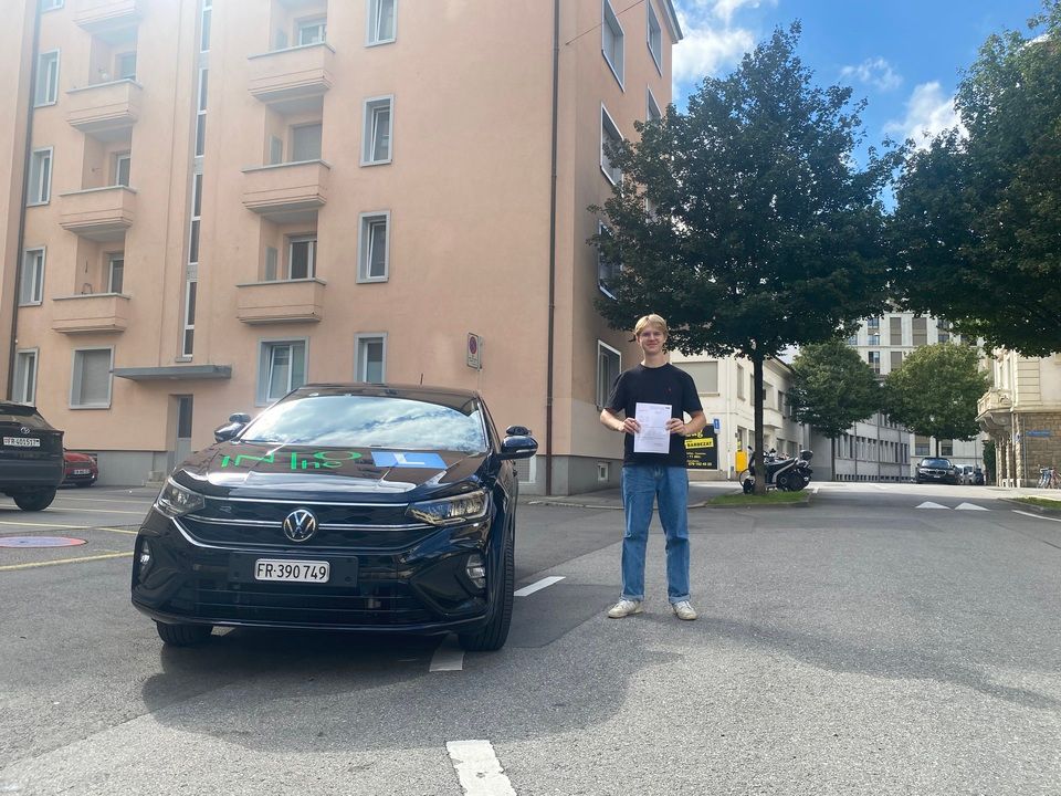 Wohnzimmer Fribourg Into the L Sàrl