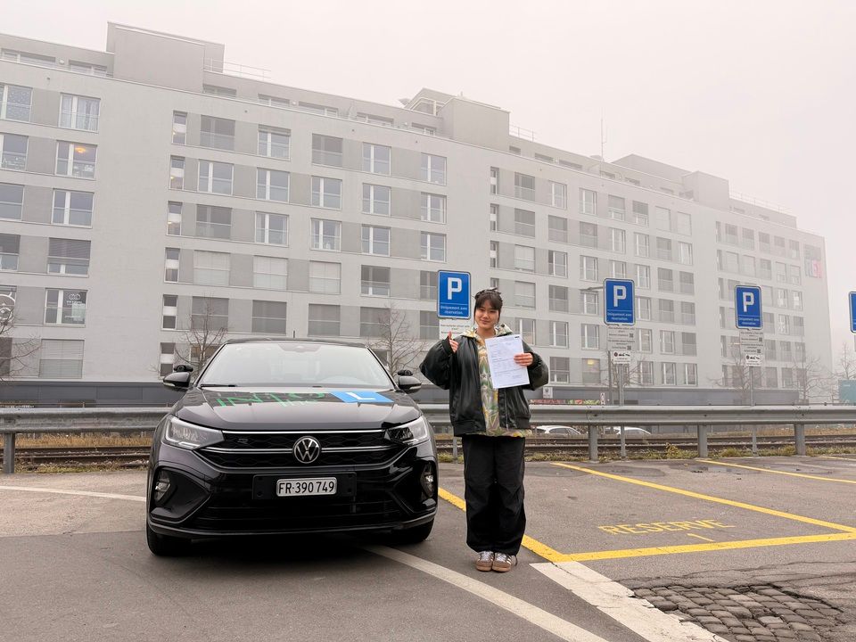 Wohnzimmer Fribourg Into the L Sàrl