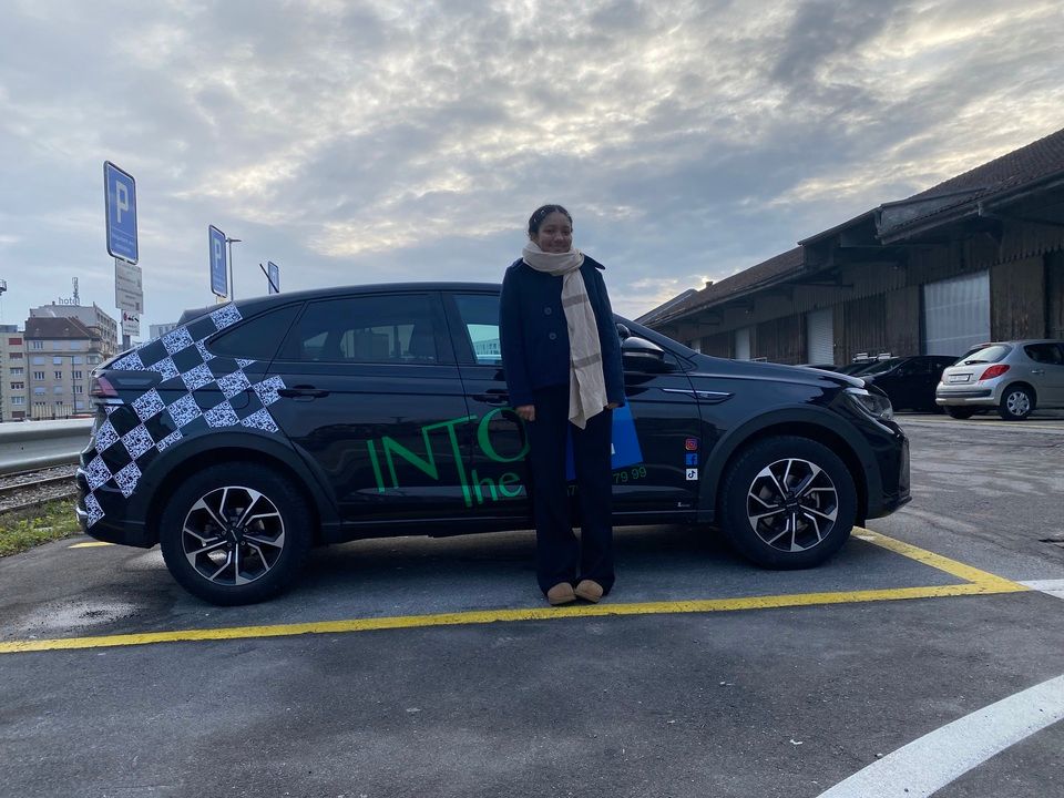 Wohnzimmer Fribourg Into the L Sàrl