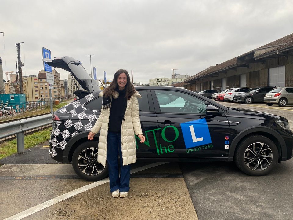 Wohnzimmer Fribourg Into the L Sàrl