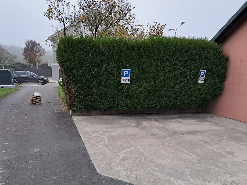 Place de parc r%c3%a9s%c3%a9rv%c3%a9es physio