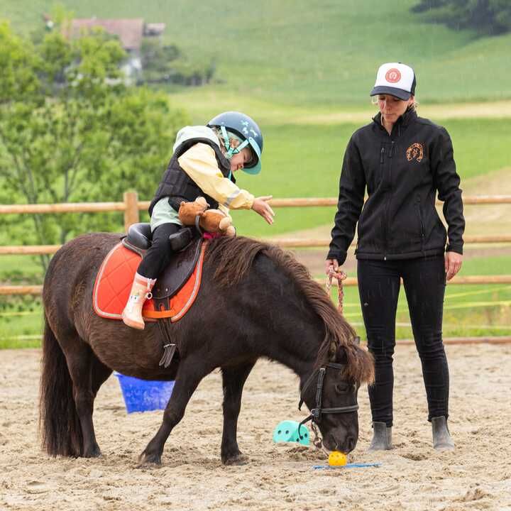 Petits cavaliers heureux loisirs Treyvaux