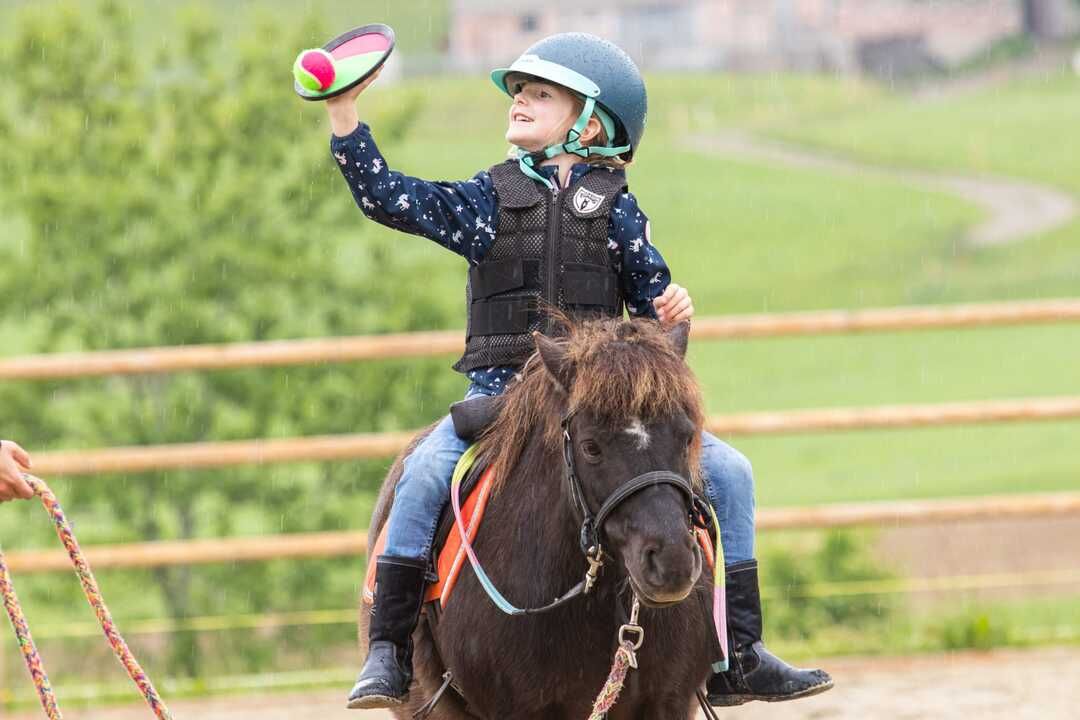 Petits cavaliers heureux loisirs Treyvaux