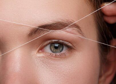 Sourcils au fil (Nettoyage)